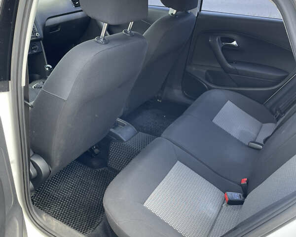 Белый Фольксваген Поло, объемом двигателя 1.6 л и пробегом 231 тыс. км за 6200 $, фото 9 на Automoto.ua