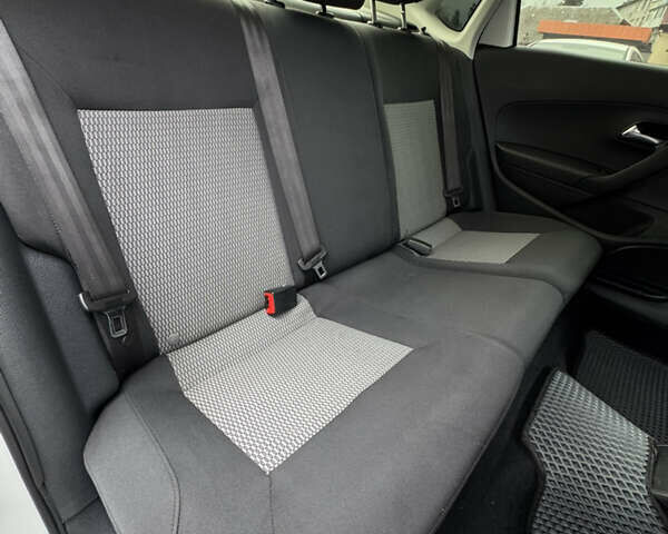 Белый Фольксваген Поло, объемом двигателя 1.6 л и пробегом 202 тыс. км за 5500 $, фото 16 на Automoto.ua