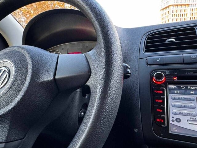 Белый Фольксваген Поло, объемом двигателя 1.6 л и пробегом 134 тыс. км за 7400 $, фото 18 на Automoto.ua