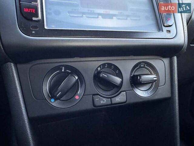 Білий Фольксваген Поло, об'ємом двигуна 1.6 л та пробігом 134 тис. км за 7400 $, фото 15 на Automoto.ua