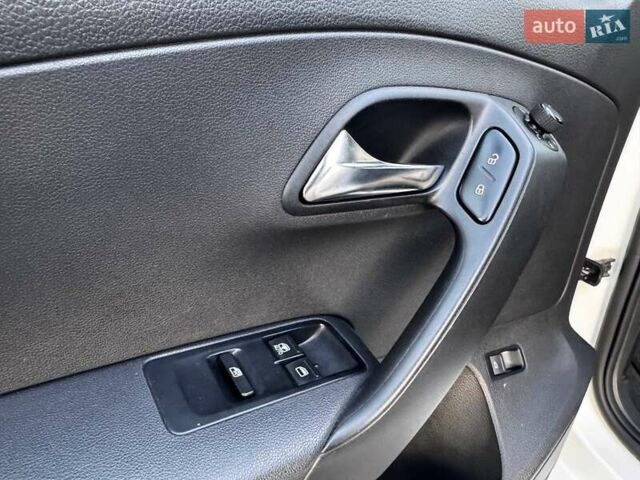 Білий Фольксваген Поло, об'ємом двигуна 1.6 л та пробігом 134 тис. км за 7400 $, фото 14 на Automoto.ua