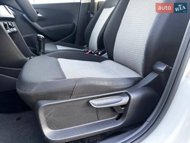 Білий Фольксваген Поло, об'ємом двигуна 1.6 л та пробігом 134 тис. км за 7400 $, фото 13 на Automoto.ua