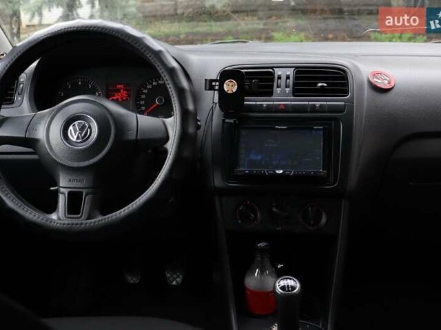 Білий Фольксваген Поло, об'ємом двигуна 1.6 л та пробігом 157 тис. км за 6300 $, фото 27 на Automoto.ua