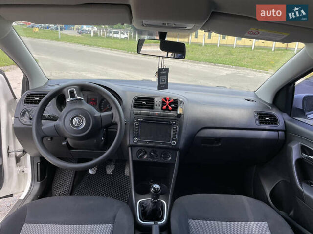 Белый Фольксваген Поло, объемом двигателя 1.6 л и пробегом 231 тыс. км за 6200 $, фото 8 на Automoto.ua