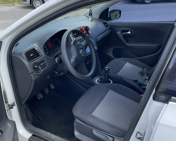 Белый Фольксваген Поло, объемом двигателя 1.6 л и пробегом 231 тыс. км за 6200 $, фото 10 на Automoto.ua