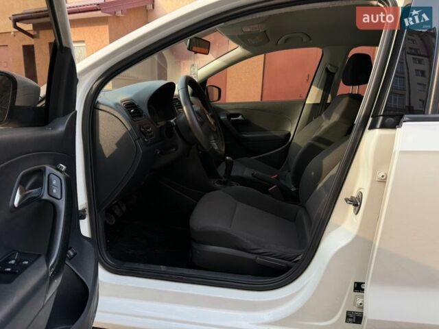 Белый Фольксваген Поло, объемом двигателя 1.6 л и пробегом 245 тыс. км за 5600 $, фото 20 на Automoto.ua