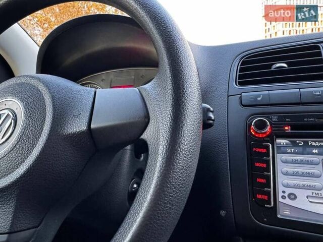 Білий Фольксваген Поло, об'ємом двигуна 1.6 л та пробігом 134 тис. км за 7400 $, фото 18 на Automoto.ua