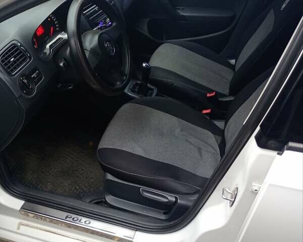 Белый Фольксваген Поло, объемом двигателя 1.6 л и пробегом 220 тыс. км за 5000 $, фото 4 на Automoto.ua