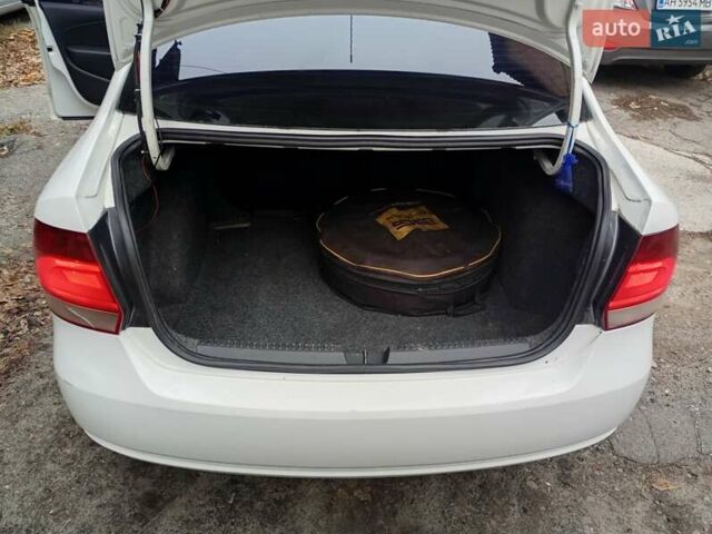 Белый Фольксваген Поло, объемом двигателя 1.6 л и пробегом 220 тыс. км за 5000 $, фото 3 на Automoto.ua