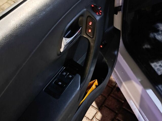 Белый Фольксваген Поло, объемом двигателя 1.6 л и пробегом 4 тыс. км за 5500 $, фото 7 на Automoto.ua