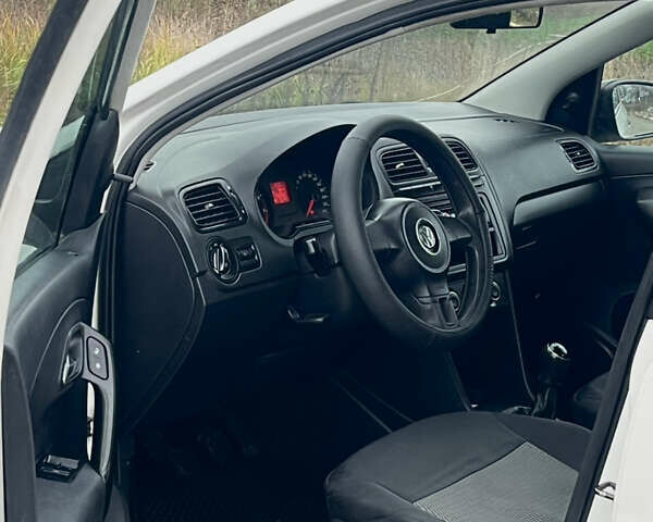 Белый Фольксваген Поло, объемом двигателя 1.6 л и пробегом 254 тыс. км за 4800 $, фото 8 на Automoto.ua