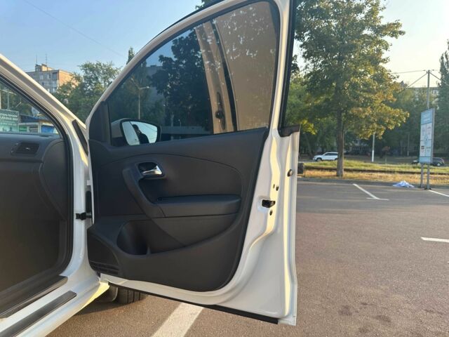 Белый Фольксваген Поло, объемом двигателя 1.6 л и пробегом 164 тыс. км за 9000 $, фото 14 на Automoto.ua