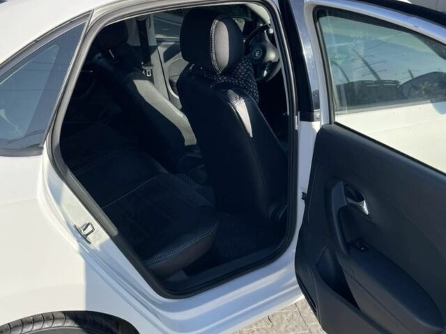 Белый Фольксваген Поло, объемом двигателя 1.6 л и пробегом 187 тыс. км за 6000 $, фото 1 на Automoto.ua