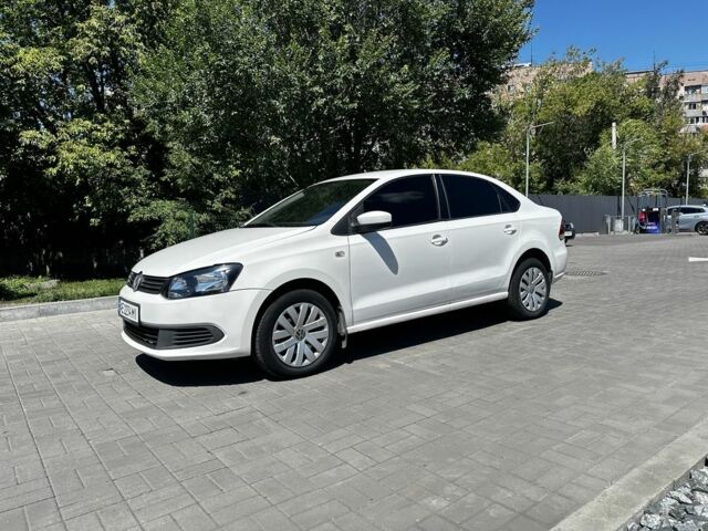 Белый Фольксваген Поло, объемом двигателя 1.6 л и пробегом 220 тыс. км за 6727 $, фото 1 на Automoto.ua