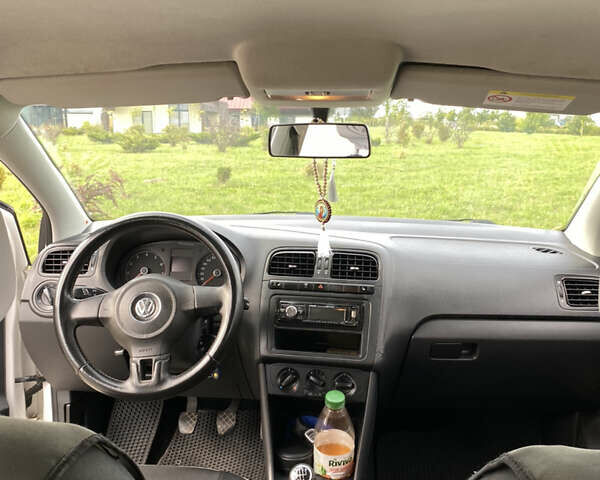 Белый Фольксваген Поло, объемом двигателя 1.6 л и пробегом 350 тыс. км за 5499 $, фото 10 на Automoto.ua