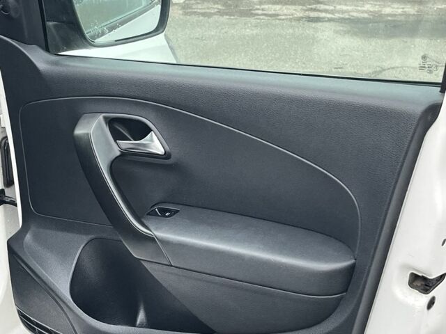 Білий Фольксваген Поло, об'ємом двигуна 1.6 л та пробігом 254 тис. км за 4800 $, фото 10 на Automoto.ua