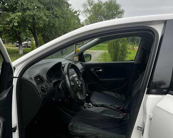 Белый Фольксваген Поло, объемом двигателя 1.6 л и пробегом 200 тыс. км за 5600 $, фото 3 на Automoto.ua