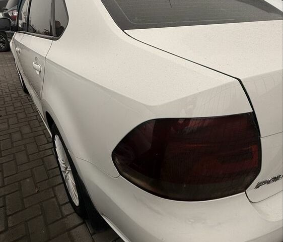 Білий Фольксваген Поло, об'ємом двигуна 1.6 л та пробігом 215 тис. км за 4600 $, фото 6 на Automoto.ua