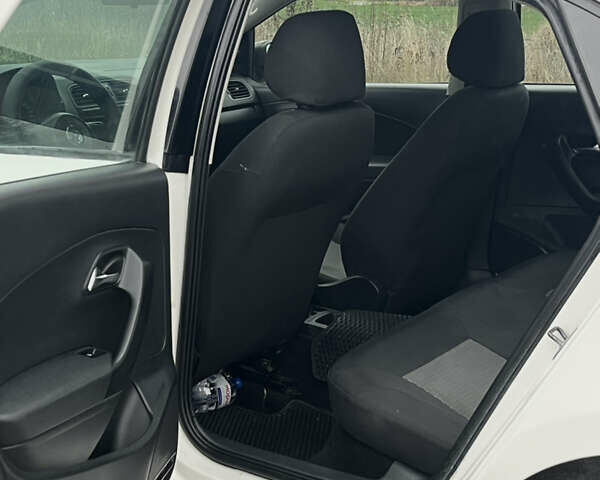 Белый Фольксваген Поло, объемом двигателя 1.6 л и пробегом 254 тыс. км за 4800 $, фото 12 на Automoto.ua