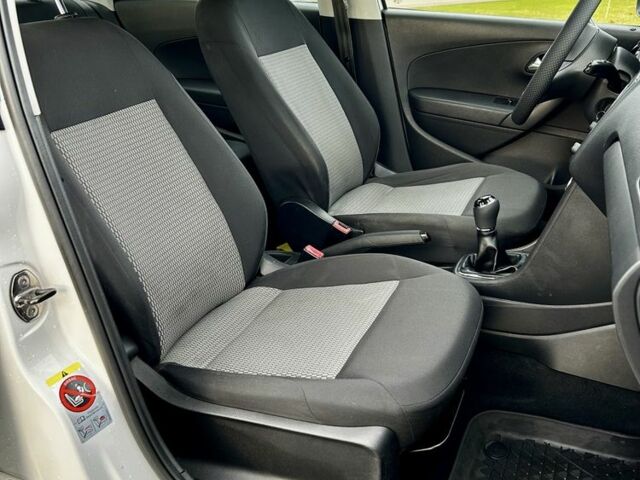 Белый Фольксваген Поло, объемом двигателя 1.6 л и пробегом 174 тыс. км за 5999 $, фото 5 на Automoto.ua