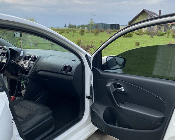 Белый Фольксваген Поло, объемом двигателя 1.6 л и пробегом 350 тыс. км за 5499 $, фото 4 на Automoto.ua