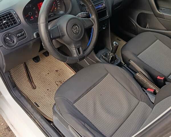 Белый Фольксваген Поло, объемом двигателя 1.6 л и пробегом 400 тыс. км за 3499 $, фото 5 на Automoto.ua