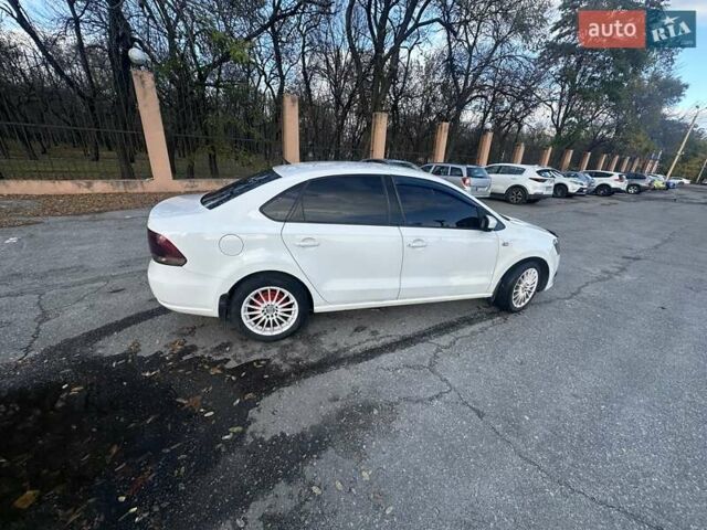 Фольксваген Поло 2012 в Кропивницком (Кировограде) на Automoto.ua Белый Фольксваген Поло, объемом двигателя 1.6 л и пробегом 215 тыс. км за 5300 $, фото 3 на Automoto.ua
