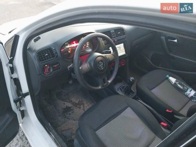 Белый Фольксваген Поло, объемом двигателя 1.6 л и пробегом 269 тыс. км за 5500 $, фото 8 на Automoto.ua