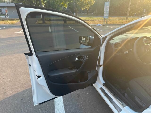 Белый Фольксваген Поло, объемом двигателя 1.6 л и пробегом 164 тыс. км за 9000 $, фото 10 на Automoto.ua