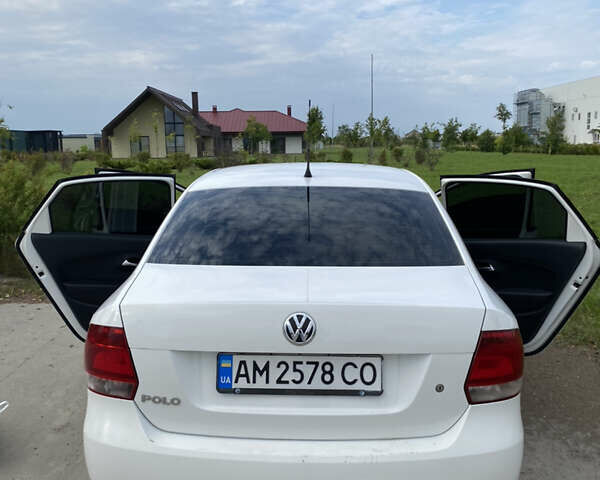 Белый Фольксваген Поло, объемом двигателя 1.6 л и пробегом 350 тыс. км за 5499 $, фото 6 на Automoto.ua