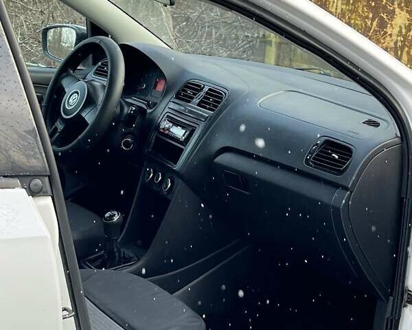 Белый Фольксваген Поло, объемом двигателя 1.6 л и пробегом 254 тыс. км за 5300 $, фото 15 на Automoto.ua