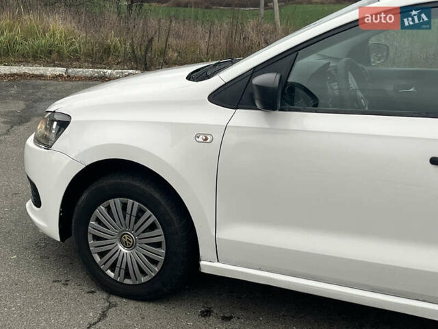 Белый Фольксваген Поло, объемом двигателя 1.6 л и пробегом 254 тыс. км за 4800 $, фото 6 на Automoto.ua