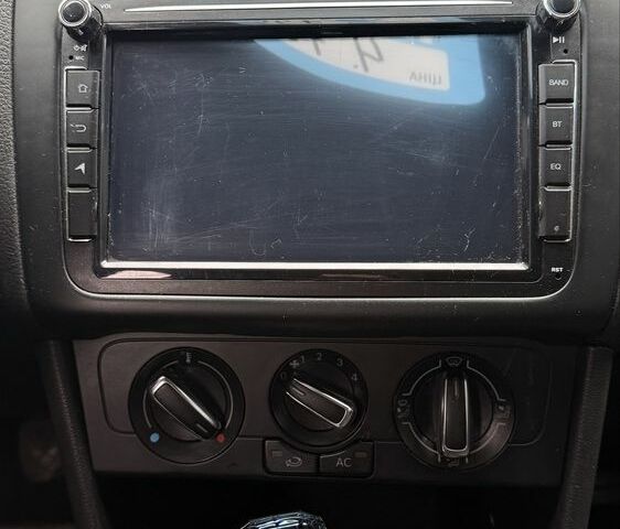 Білий Фольксваген Поло, об'ємом двигуна 1.6 л та пробігом 215 тис. км за 4600 $, фото 5 на Automoto.ua