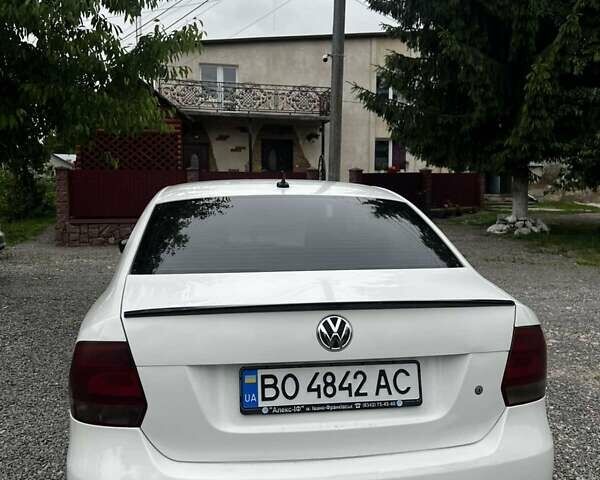 Белый Фольксваген Поло, объемом двигателя 1.6 л и пробегом 200 тыс. км за 5600 $, фото 2 на Automoto.ua