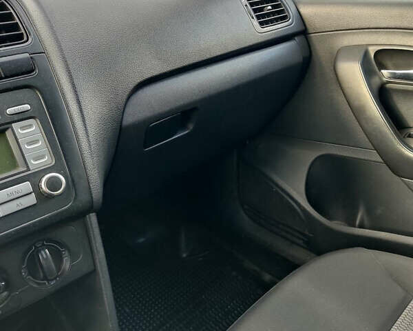 Белый Фольксваген Поло, объемом двигателя 1.6 л и пробегом 218 тыс. км за 5500 $, фото 16 на Automoto.ua