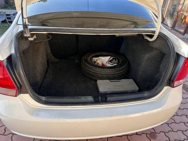 Белый Фольксваген Поло, объемом двигателя 1.6 л и пробегом 369 тыс. км за 5000 $, фото 11 на Automoto.ua