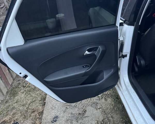 Белый Фольксваген Поло, объемом двигателя 1.6 л и пробегом 224 тыс. км за 3800 $, фото 8 на Automoto.ua