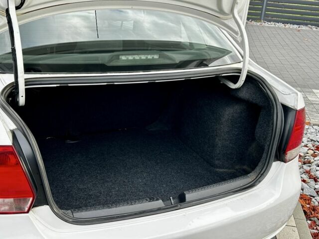 Белый Фольксваген Поло, объемом двигателя 1.6 л и пробегом 174 тыс. км за 5999 $, фото 11 на Automoto.ua