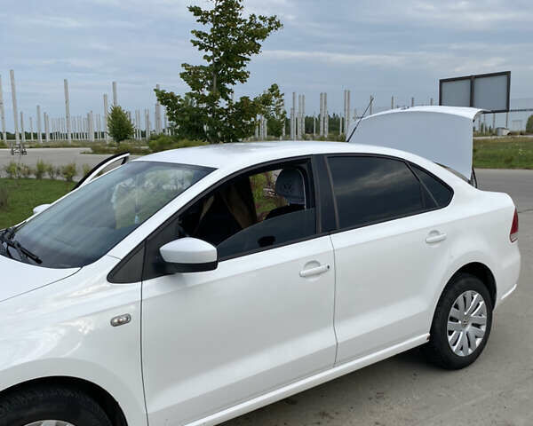 Белый Фольксваген Поло, объемом двигателя 1.6 л и пробегом 350 тыс. км за 5499 $, фото 2 на Automoto.ua