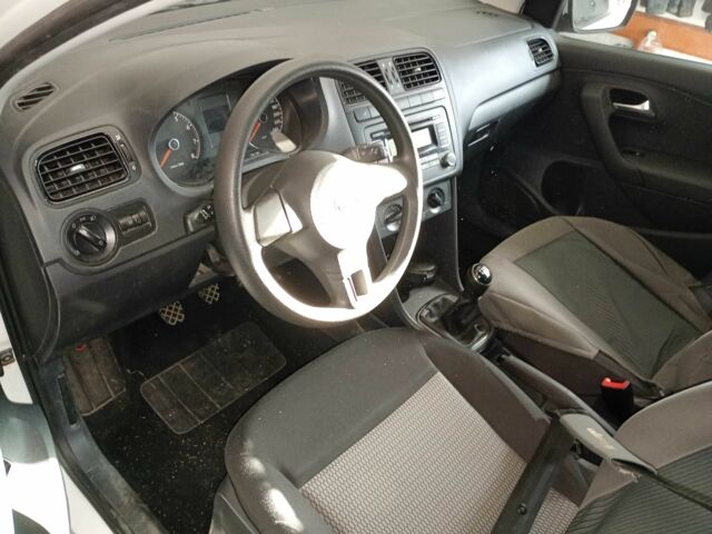 Белый Фольксваген Поло, объемом двигателя 1.6 л и пробегом 60 тыс. км за 8100 $, фото 5 на Automoto.ua