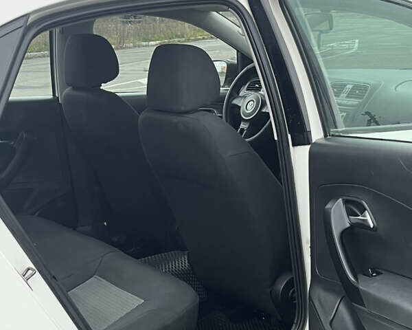 Белый Фольксваген Поло, объемом двигателя 1.6 л и пробегом 254 тыс. км за 4800 $, фото 11 на Automoto.ua