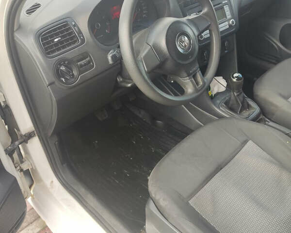 Белый Фольксваген Поло, объемом двигателя 1.6 л и пробегом 218 тыс. км за 5500 $, фото 9 на Automoto.ua