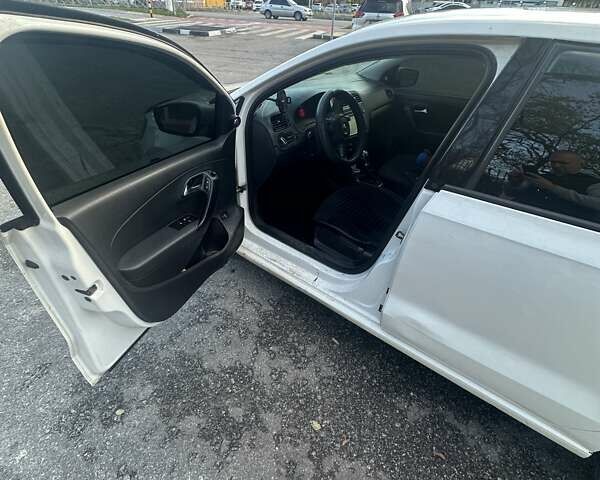 Фольксваген Поло 2012 в Кропивницком (Кировограде) на Automoto.ua Белый Фольксваген Поло, объемом двигателя 1.6 л и пробегом 215 тыс. км за 5300 $, фото 5 на Automoto.ua