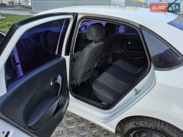 Белый Фольксваген Поло, объемом двигателя 1.6 л и пробегом 164 тыс. км за 5800 $, фото 6 на Automoto.ua