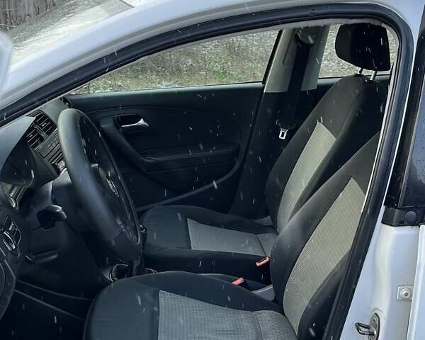 Белый Фольксваген Поло, объемом двигателя 1.6 л и пробегом 254 тыс. км за 5300 $, фото 13 на Automoto.ua