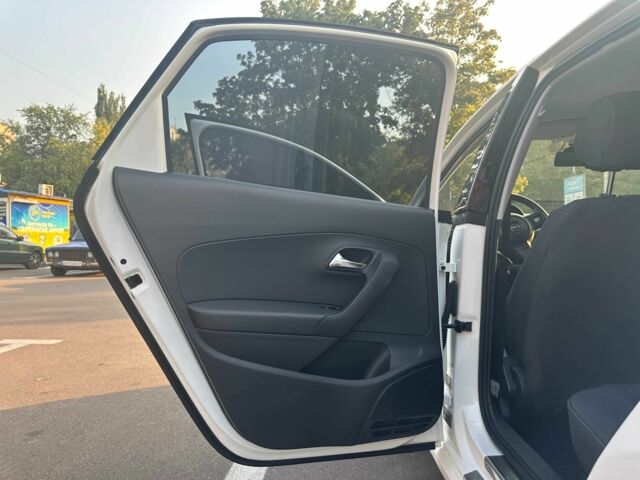 Белый Фольксваген Поло, объемом двигателя 1.6 л и пробегом 164 тыс. км за 9000 $, фото 11 на Automoto.ua