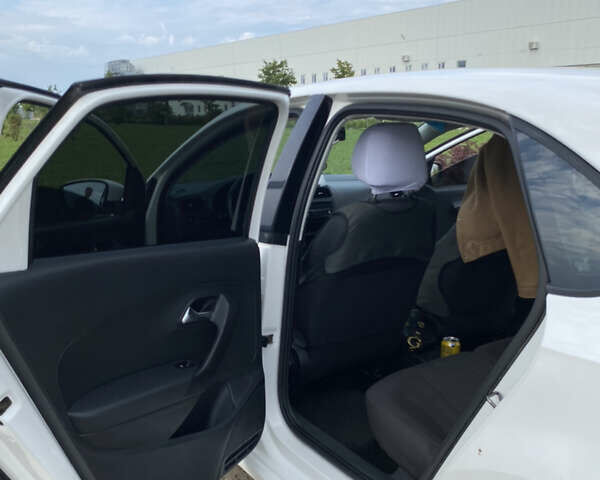 Белый Фольксваген Поло, объемом двигателя 1.6 л и пробегом 350 тыс. км за 5499 $, фото 8 на Automoto.ua