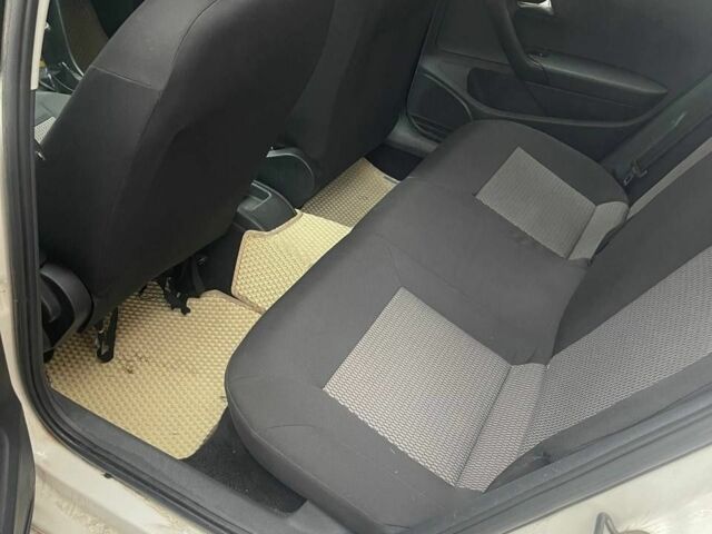 Білий Фольксваген Поло, об'ємом двигуна 1.6 л та пробігом 400 тис. км за 4500 $, фото 5 на Automoto.ua