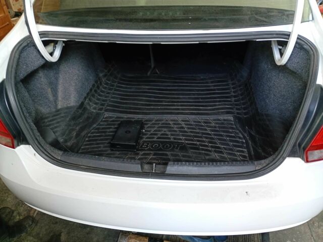 Белый Фольксваген Поло, объемом двигателя 1.6 л и пробегом 60 тыс. км за 8100 $, фото 6 на Automoto.ua