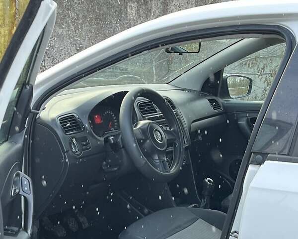 Белый Фольксваген Поло, объемом двигателя 1.6 л и пробегом 254 тыс. км за 5300 $, фото 11 на Automoto.ua